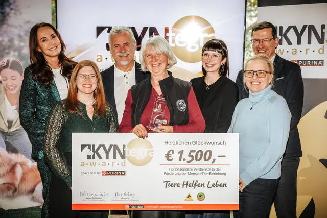 Das Team von Tiere helfen Leben freute sich sehr über die Auszeichnung. | Foto: Purina / Philipp Lipiarski
