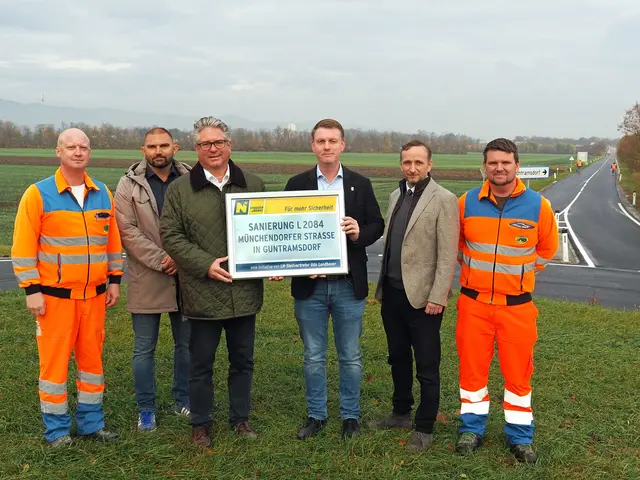 Marco Pointstingl (Strm. Mödling), Martin Haas (Leiter-Stv. der Strm. Mödling), Bürgermeister Robert Weber (Marktgemeinde Guntramsdorf), Nationalratsabgeordneter Harald Thau, Harald Kaufmann (Leiter der NÖ Straßenbauabteilung Tulln), Patrick Weinberger (Strm. Mödling). | Foto: Land NÖ