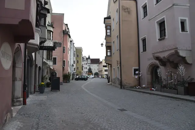 Das Stadtbild von Rattenberg kann sich sehen lassen, kostet in der Erhaltung aber viel. | Foto: Barbara Fluckinger