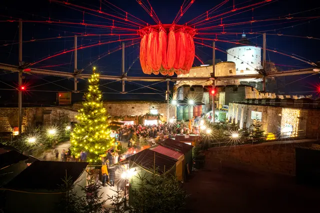 Hoch oben auf der Festung in Kufstein befindet sich ein ganz besonderer Christkindlmarkt. | Foto: nikolausfaistauerphotography