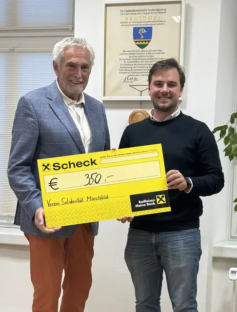 Links im Bild Obmann Verein Solidarität.Marchfeld
Rechts im Bild BGM Lukas Zehetbauer | Foto: Gemeinde Raasdorf