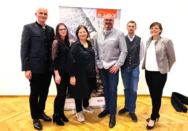 TVB-Führung: Günther Huber, Sarah Graser, Christine Lindner, Josef Grander, Wolfgang Hagsteiner, GF Martina Foidl. | Foto: Nikolaus Kogler