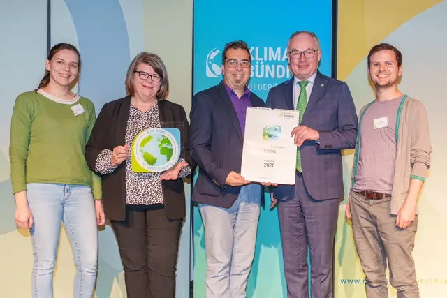 Auszeichnung für die Gemeinde Gablitz: Miriam Üblacker, Petra Schön, Bernhard Haas, und LH-Stellvertreter Stephan Pernkopf und Florian Ladenstein | Foto: Josef Bollwein 