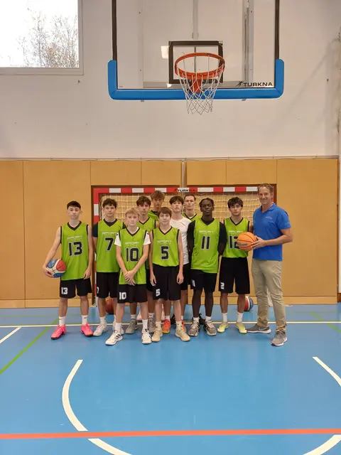 Die erfolgreichen Basketballer des Maria Enzersdorfer Sportgymnasiums. | Foto: SRG