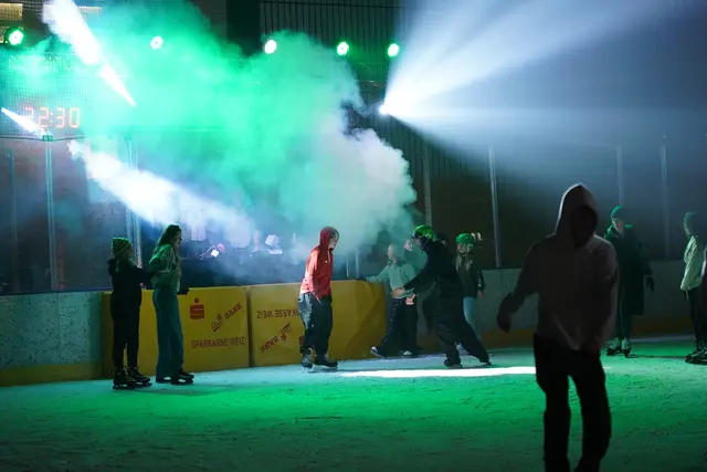 Auf den Kufen ging es in Weiz bei der Eisdisco rund. | Foto: „Junge Stadt Weiz“