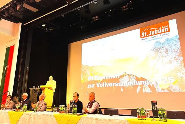 Josef Grander (hi.) bleibt TVB-Obmann. | Foto: Nikolaus Kogler