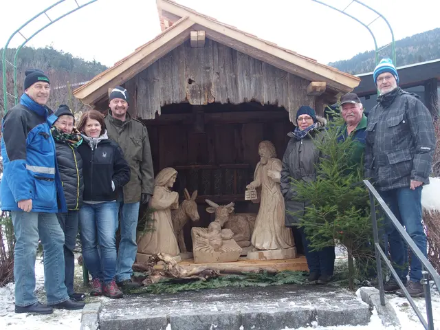 Die neue Holzkrippe beim Dorfstadl Rettenegg wurde 2015 aufgestellt und ist Teil des beliebten Krippenwegs, der mit 29 Stationen durch den Ort führt. | Foto: Krippenfreunde