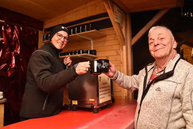 Stimmungsvolle Buden und Lichterglanz bei den traditionellen Adventmärkten in der Region Hall-Rum. | Foto: Kendlbacher