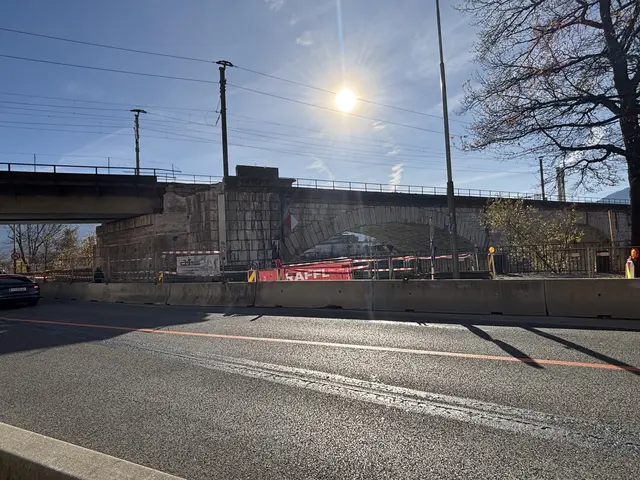 Im Jänner gibt es große Einschränkungen für Pendlerinnen und Pendler  | Foto: Martina Obertimpfler