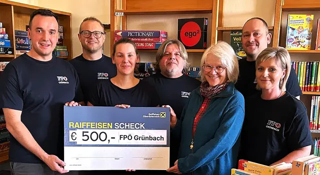 500-Euro-Spende der FPÖ Grünbach an die Bücherei. | Foto: FPÖ Grünbach
