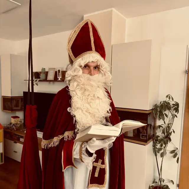 Der Nikolaus und die Kinderfreunde Ried freuen sich auf viele strahlende Gesichter. | Foto: Kinderfreude Ried