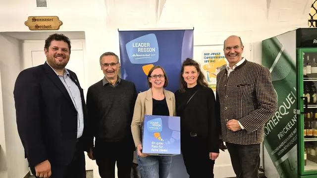 Florian Faber (Bürgermeister Pillichsdorf), Hubert Feigelstorfer (Architekt und Kellergassen-Bauberater), Christine Filipp (Geschäftsführerin LEADER Region Weinviertel Ost), Doris Knoll (Baukulturerbe NÖ) und Michael Staribacher (Kellergassenmanagement NÖ) | Foto: LEADER Region Weinviertel Ost