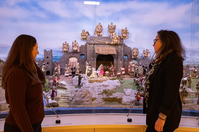 Unterschiedlichste Krippen werden in Ried ausgestellt. | Foto: Julia Haase/Stadtamt Ried