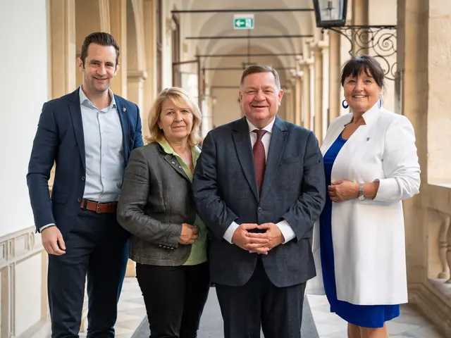 Seit gestern ist es fix: Theresia Heil(2.v.l.) rückt für Christopher Drexler in den steirischen Landtag nach. Hier im Bild mit LH-Stellvertreterin Manuela Kohm, ÖVP-Klubobmann Lukas Schnitzer und dem frischgebackenen Landtagspräsidenten Werner Amon. | Foto: Landtagsklub der StVP