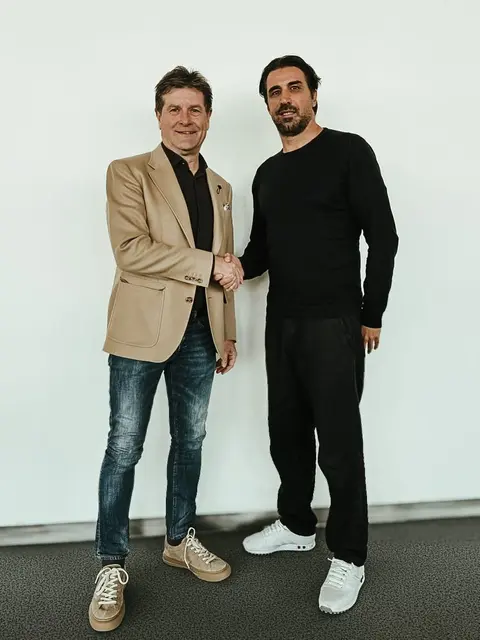 WAC-Präsident Dietmar Riegler (li.) begrüßt Ismail Atalan als neuen Cheftrainer. | Foto: WAC