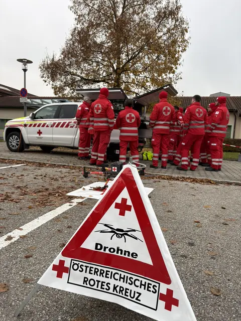 Rotkreuz-Führungskräfte vertieften im Stationenbetrieb ihr Wissen für den Ernstfall.  | Foto: RK/LV OÖ