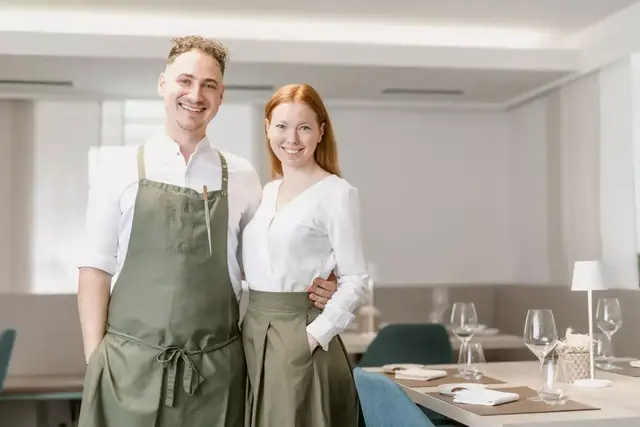 Florian Wörgötter und Julia Mausser bekamen von Gault&amp;Millau jetzt drei Hauben. | Foto: Die Abbilderei