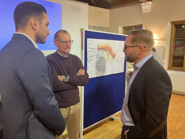 Erwin Dollensky (Mitte) im Gespräch mit Asfinag-Vertretern. | Foto: Stockmann