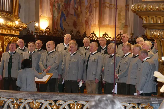 Der Steirische Jägerchor gestaltete diese Messe gesanglich  | Foto: Putz