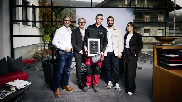 Bei der Verleihung (v. l.): Alois Perwein sen., WKS-Präsident KommR Peter Buchmüller, Marcel Scharfetter, Alois Perwein jun. und Martina Plaschke vom Bereich Lehre der WKS. | Foto: WKS/Chris Rogl