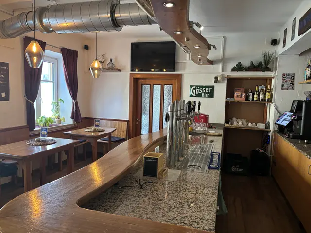 Das Gasthaus bietet eine rund 180 Quadratmeter große Fläche. Dazu zählen eine Gaststube, ein größerer Saal, eine Küche und ein Gastgarten. | Foto: MeinBezirk/Robert Glinik