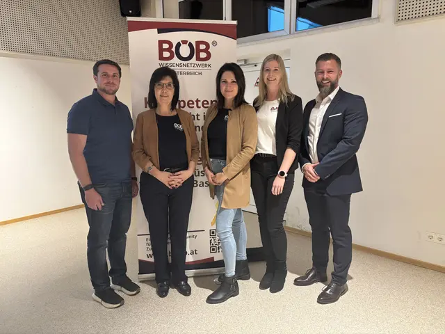 Das Team von BÖB Wissennetzwerk mit Vbgm. Christian Fuchs (l.) und Referent Martin Setnicka (r.) luden zum kostenfreien Vortrag ein. | Foto: Johann Taucher