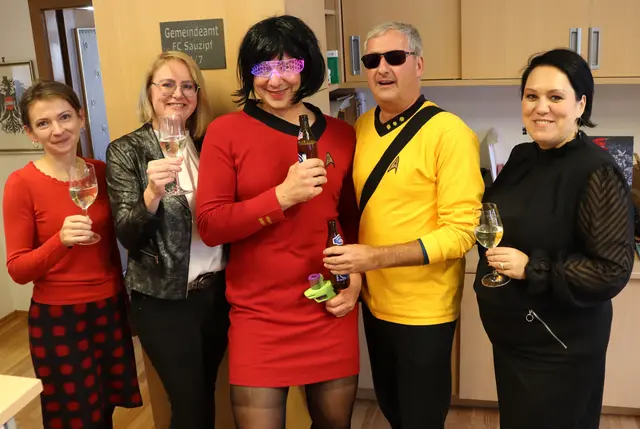 Die Verwaltungsdamen waren Feuer und Flamme | Foto: Gerhard Langmann