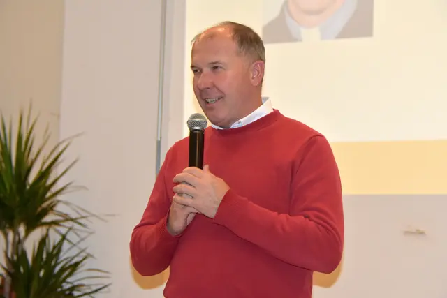 Hausherr Pfarrer Toni Herk-Pickl sprach vom Festtag des heiligen Martins, der das Teilen vorgelebt hat. | Foto: MeinBezirk/Helmut Riedl