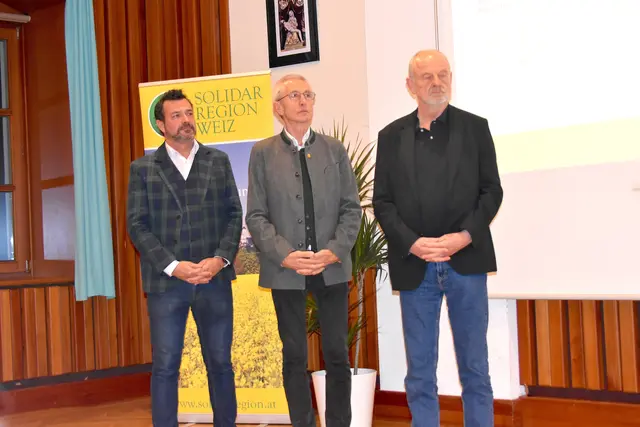 Die drei ehemaligen Obmänner v. li.: Andres Rath, Erwin Stubenschrott und Gründungsobmann Fery Berger. | Foto: MeinBezirk/Helmut Riedl