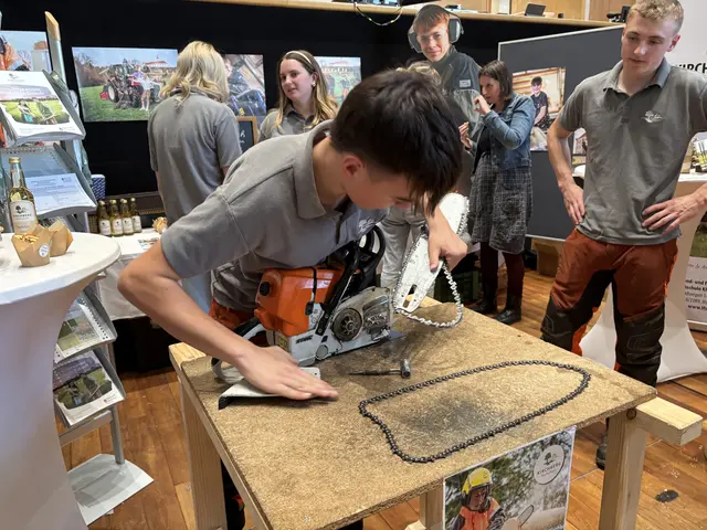 Spannende Vorführungen unterschiedlicher Fachrichtungen  | Foto: MeinBezirk/Markus Kopcsandi