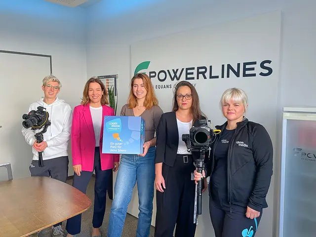 Matthäus Amon (ohne.Media), Michaela Gütl (COO Powerlines Group), Clara Schreiber (Projektleitung LEADER Region Weinviertel Ost), Jaqueline Konstanda (Head of Corporate Communications) und Anna Urban (ohne.Media) | Foto: LEADER Region Weinviertel Ost