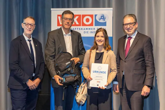 Melanie Rehak mit Klaus Schuchter von der Bildungsdirektion Tirol, ADLER CTO Dr. Albert Rössler und Karlheinz Wex, Obmann der Sparte Industrie  | Foto: ADLER