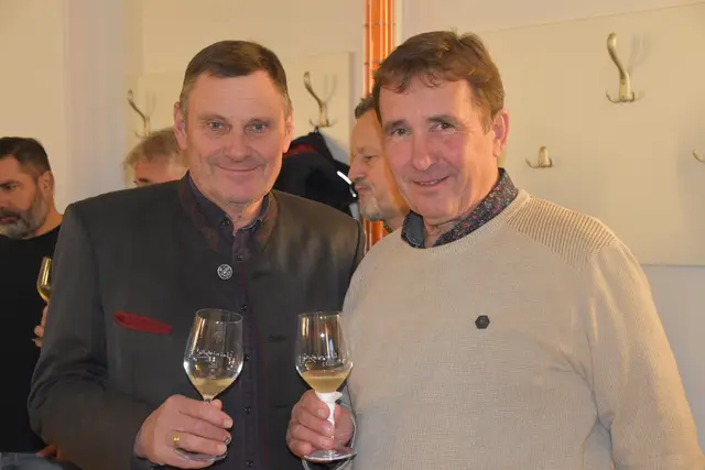 Bürgermeister stoßen an: Johann Weber und Franz Wachter | Foto: Michael Strini