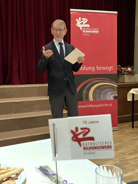 In seinem Impulsvortag als Gastreferent zündete der Historiker Mag. Harald Rupert - übrigens auch langjähriger ehemaliger kbw Kitzbühel Leiter - in 25 Min. ein Feuerwerk an historischen Fakten, launigen Anekdoten und Bonmots: von den Anfängen über die 68er-Revolution und das zweite vatikanische Konzil bis hin zu den Herausforderungen unserer Zeit! Chapeau!