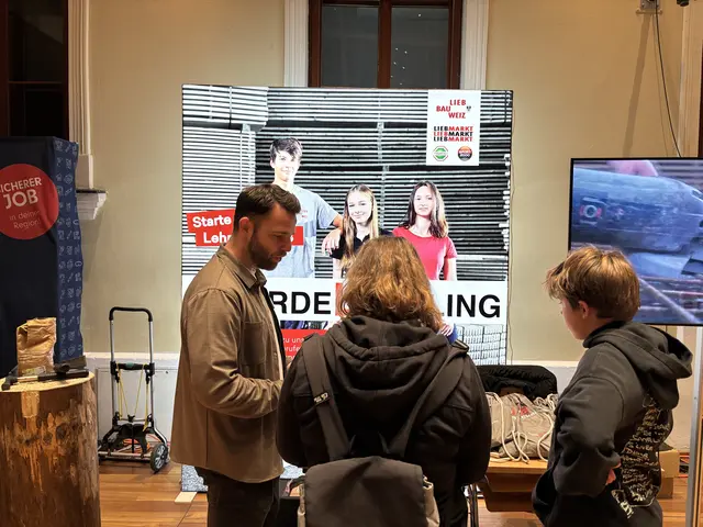 Thomas Raser informierte rund um das Angebot der Lieb Bau Unternehmensgruppe. | Foto: MeinBezirk/Markus Kopcsandi