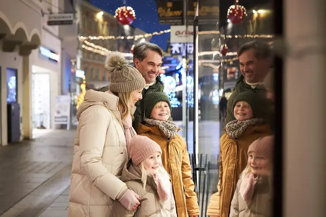 Weihnachtsgeschenke shoppen ist in Wels bis zum 24. Dezember auch am Sonntag möglich. | Foto: Tourismusverband Region Wels/Stefan Beiganz