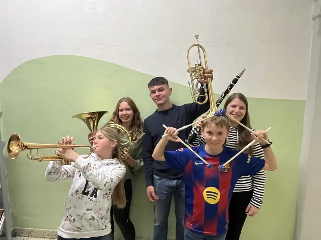 Die Musiker der Stadtkapelle Groß Siegharts laden zum Benefizpunschstand. | Foto: Stadtkapelle Groß Siegharts