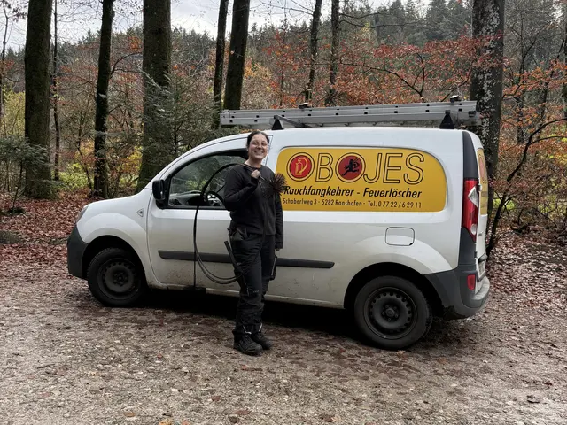 Melissa Rattey steigt als Rauchfangkehrerin von Dach zu Dach. | Foto: Rattey