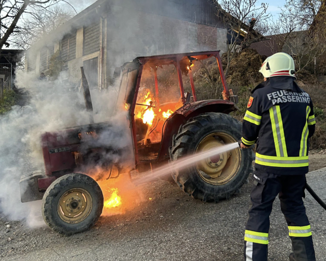 Ein Traktor brannte im Bezirk St. Veit. | Foto: Feuerwehr Launsdorf