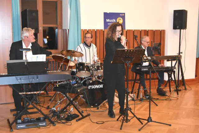 Die Rotary-Groove-Band gestaltete den Abend musikalisch. | Foto: MeinBezirk/Helmut Riedl