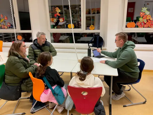 Der Elternsprechtag sollte als Austausch auf Augenhöhe verstanden werden. | Foto: Sport/Mittelschule St. Valentin/Schubertviertel