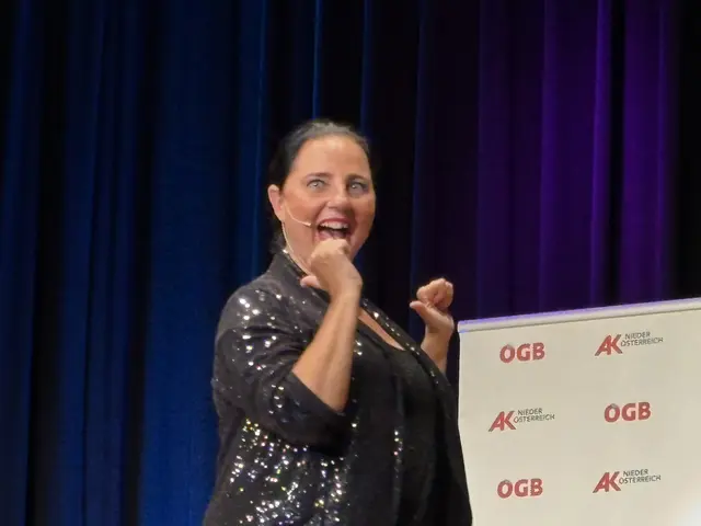 Nadja Maleh schlüpft in eine ihrer beliebten Rollen. | Foto: Alexandra Goll