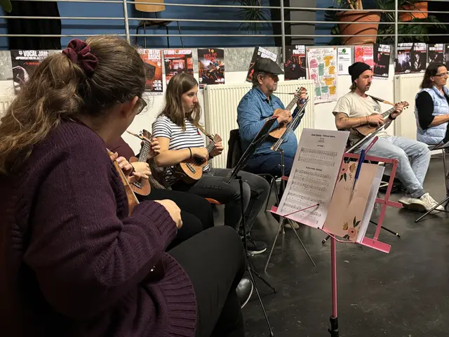 Die Ukulele ist ein Instrument, das man leichter als andere erlernen kann. Sie ist einfach zu spielen, die Kosten halten sich im Rahmen und man braucht keinen Strom dafür. | Foto: Schrofner