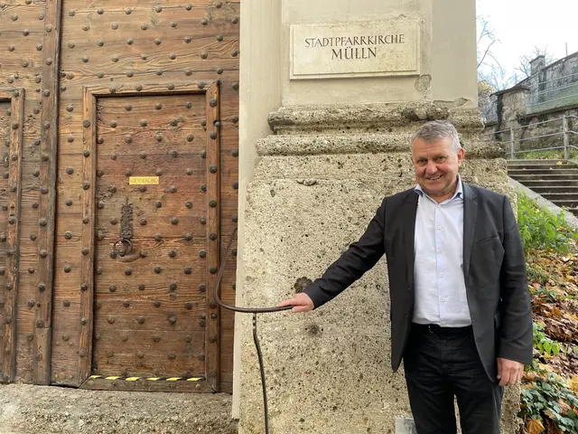 Die Anfragen bei "Armut teilen" nehmen stark zu, wie Thomas Neureiter berichtet. Vor allem Alleinerziehende sind betroffen.  | Foto: Lisa Gold