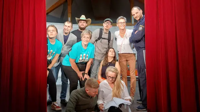 Nach Jahren der Pause feierte die Theatergruppe Spektakel in Gars ein fulminantes Comeback. | Foto: Spektakel