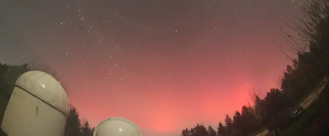 Auf der Sternwarte Gahberg in Weyregg waren die Polarlichter in den frühen Morgenstunden des 12. November 2025 deutlich zu erkennen. | Foto: Astronomischer Arbeitskreis Salzkammergut