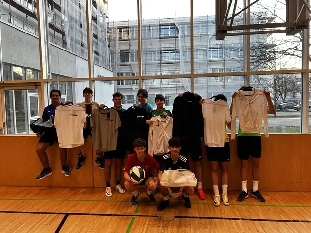 Die Sport+-Klassen haben auch ein eigenes Sportbekleidungs-Merchandising. | Foto: BHAK Steyr