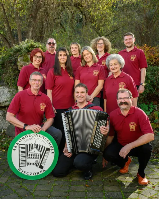 1. Reihe: Bernhard Rotter, Thomas Wieczorek, Christian Flicker
2. Reihe: Evelyn Meyer, Martina Wurz, Doris Bittermann, Rosalinde Steinberger
3. Reihe: Fritz König, Monika Öhlknecht, Martina Skof, Florian Flicker | Foto: Bernhard Wieczorek