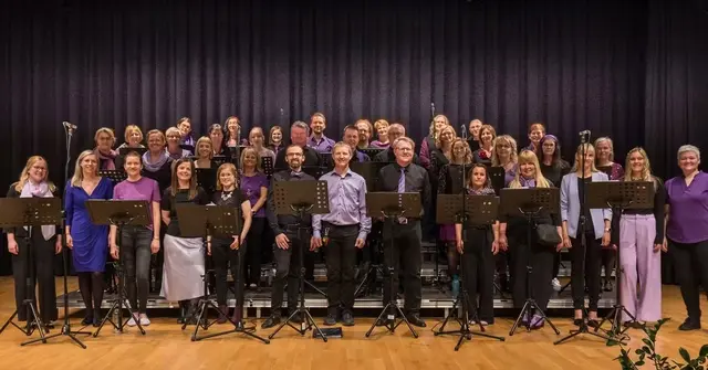 Der Chor Jeunesse Eferding versetzt die Besucher am 14. Dezember in festliche Stimmung.  | Foto: Rathmair Markus
