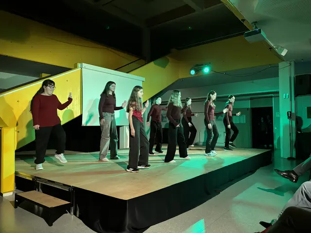 Auch eine Tanzeinlage wurde einstudiert. | Foto: Bernhard Schabauer